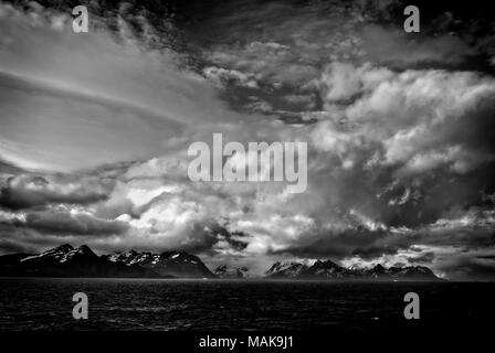 Dramatische Himmel im frühen Morgenlicht über die Berge von Südgeorgien Antarktis Stockfoto