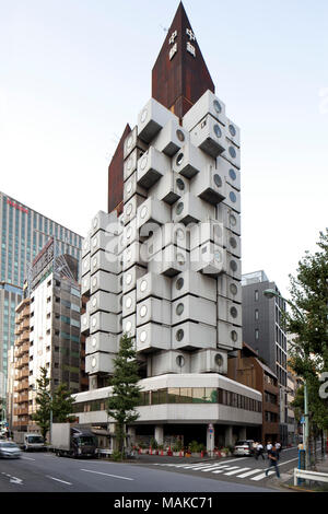 Aus dem Süden. Nakagin Capsule Tower, Tokyo, Japan. Architekt: Kisho Kurokawa, 1972. Stockfoto