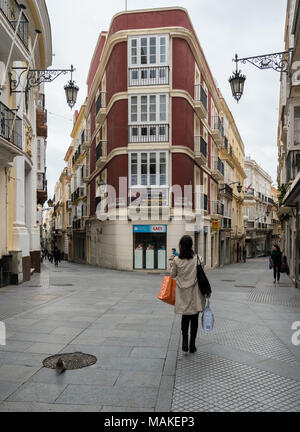 Einkaufsstraße in Cadiz, Andalusien, Südspanien Stockfoto