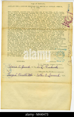 Dies ist die Abschrift des Arztes? s Vertrag für die United States Army für Dr. Esther E. Leonard. Dr. Leonard diente als Vertrag Chirurg während des Ersten Weltkrieges in der U.S. Army Allgemeine Krankenhaus Nr. 1 in New York City und bei einer Evakuierung Krankenhaus in Vichy, Frankreich. Transkription: Kopie des Vertrags. Vertrag MIT EINEM PRIVATEN ARZT FÜR SERVICE ALS VERTRAG CHIRURG, US Armee. Dieser Vertrag trat am 21. Mai 1918, an der St. Louis im Bundesstaat Missouri, zwischen der Surgeon General, United States Army, und Esther E. Leonard, M.D., von St. Louis im Bundesstaat Missouri, WITNESSE Stockfoto