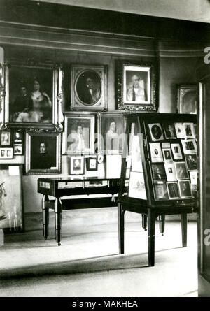 Titel: Porträts auf Anzeige an Missouri Historical Society. 1600 Heuschrecke. ca. 1911. Stockfoto