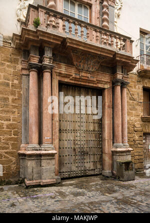 Holztüren, Cadiz, Südspanien Stockfoto