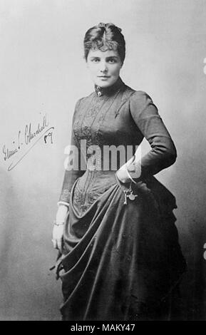 Jennie Churchill, n+? e Jeanette Jerome, formal Lady Randolph Churchill (* 9. Januar 1854, Brooklyn, New York, Union, Staaten von Amerika und starb am 29. Juni 1921, London, England), der Amerikanischen Gesellschaft Abbildung, ist die Ehefrau von Herrn Randolph Churchill und die Mutter der britische Premierminister Sir Winston Churchill. Jennie Jerome, 15. April 1874 heiratete in der Botschaft von Großbritannien und Irland rue Faubourg Saint-Honor+? In Paris in der 8. Arrondissement, mit Lord Randolph Churchill (1849-1895), dritter Sohn von John spencer-churchill, 7. Herzog von Marlborough. Das Foto wird durch das Modell unterzeichnet. Fra Stockfoto