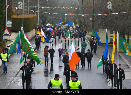 Carrickmore, UK. 2. April 2018. Der Tyrone nationalen Gräber jährliche Gedenkfeier fand in Carrickmore, am Ostermontag, aufwärts von 300 Personen die jährliche Erinnerung besucht. Tyrone: UK: 2. April 2018 Credit: Mark Winter/Alamy leben Nachrichten Stockfoto