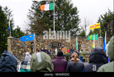 Carrickmore, UK. 2. April 2018. Der Tyrone nationalen Gräber jährliche Gedenkfeier fand in Carrickmore, am Ostermontag, aufwärts von 300 Personen die jährliche Erinnerung besucht. Tyrone: UK: 2. April 2018 Credit: Mark Winter/Alamy leben Nachrichten Stockfoto