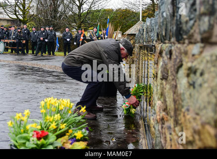 Carrickmore, UK. 2. April 2018. Der Tyrone nationalen Gräber jährliche Gedenkfeier fand in Carrickmore, am Ostermontag, aufwärts von 300 Personen die jährliche Erinnerung besucht. Tyrone: UK: 2. April 2018 Credit: Mark Winter/Alamy leben Nachrichten Stockfoto