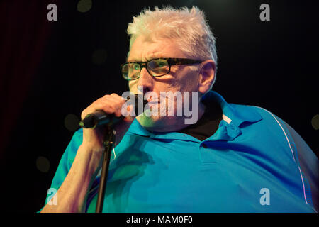 Crewe, Cheshire, UK. 2. April 2018. Chris Farlowe führt live auf der Nantwich Civic Hall als Teil der Oh Mann Es ist die non-stop 60er Jahre zeigen in der 22 Nantwich Jazz, Blues und Musik Festival. Foto: Simon Newbury/Alamy leben Nachrichten Stockfoto