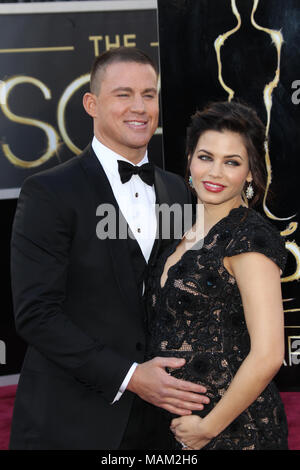 HOLLYWOOD, CA - 24. Februar: Channing Tatum Jenna Dewan-Tatum ankommt bei den Oscars in Hollywood & Highland Center am 24. Februar 2013 in Hollywood, Kalifornien. Personen: Channing Tatum Jenna Dewan-Tatum Stockfoto