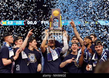 San Antonio, USA. 2 Apr, 2018. Spieler von Villanova feiern mit der Trophäe nach dem Sieg gegen Michigan mit 79-62 im Meisterschaftspiel der letzten vier NCAA College Basketball Turnier, in San Antonio, Texas, USA, 2. April 2018. Credit: Song Qiong/Xinhua/Alamy leben Nachrichten Stockfoto