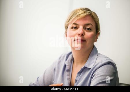 München, Bayern, Deutschland. 3 Apr, 2018. Bayerische Lantag (Parlament) von der gruenen Fraktion (Grüne Fraktion) eine Pressekonferenz vor der Freigabe der neuesten bayerischen Verfassungsschutz (Geheimdienst) Bericht statt. Schulze hat, unter Anderem, Rechtsextremismus als ihre Schwerpunkte und erläutert ihren Bericht über die Gefahren der rechten Spektrum in Bayern und Deutschland, einschließlich des Extremismus und Terror gegen Ausländer, Flüchtlinge, Flüchtlinge Helfer, Politiker und andere Ziele. Im Jahr 2017 gab es insgesamt 1.829 rechtsextreme Straftaten. 18 Mal refug Stockfoto