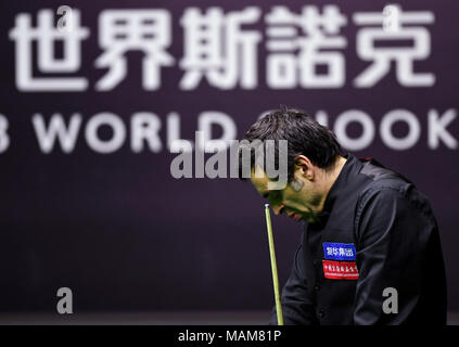 Peking, China. 3 Apr, 2018. Ronnie O'Sullivan von England ist in der ersten Runde gegen seinen Landsmann Elliot Slessor an World Snooker Turnier 2018 China Open in Peking, der Hauptstadt von China gesehen, 3. April 2018. Ronnie O'Sullivan mit 2-6 verloren. Credit: Zhang Chenlin/Xinhua/Alamy leben Nachrichten Stockfoto