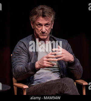 April 03, 2018 in Santa Monica, Kalifornien, USA - Sean Penn bespricht seinen ersten Roman, 'Bob Honig, die Sache', bei einer Live Gespräche Los Angeles Ereignis. (Bild: © Brian Cahn über ZUMA Draht) Stockfoto