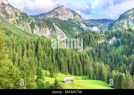 Berglandschaft in der Nähe von Gstaad, Schweiz Stockfoto