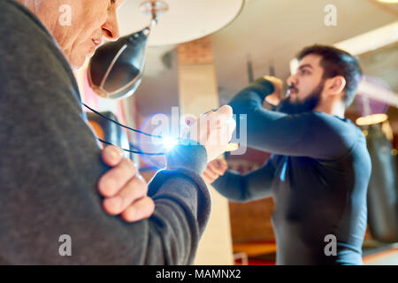 Trainer Timing Boxer Stockfoto