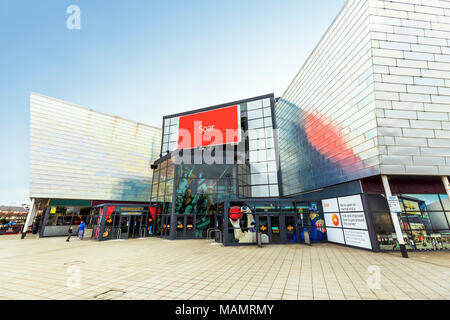 Vor dem Eingang zur INTU Escape Sport Center, auch als ANZUSTEIGEN, Braehead Shopping Mall, in der Braehead, Refrew, Glasgow, Schottland bekannt Stockfoto