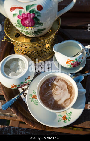 Leer, Deutschland, Topf mit Ostfriesischer Tee in einem Street Cafe Stockfoto