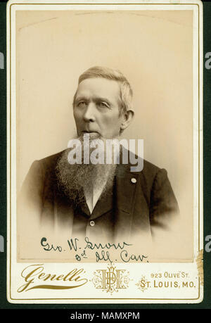 Formale büste Porträt von George W. Schnee Anzug, mit seinem Kopf drehte sich sehr leicht nach links. Hinweis unten Bild lautet: "Geo. W. Schnee 3 Illinois Cav.'' Genelli' und '923 OLIVE ST. ST. LOUIS, MO.' (Abbildung unten). Titel: George W. Schnee (Union Veteran). . Ca. 1892. Genelli, St. Louis Stockfoto