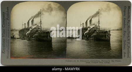Horizontale, Sepia stereocard angezeigt das Transportschiff Leviathan manövriert wird zu einem Pier zum Andocken von Schleppern. Keystone Stereograph Anzahl V 19237. Der Titel lautet: 'U.S. Transport Leviathan, früher das Vaterland, das größte Schiff flott.' Titel: 'U.S. Transport Leviathan größte Schiff flott." zwischen ca. 1914 und ca. 1918. Keystone View Company Stockfoto