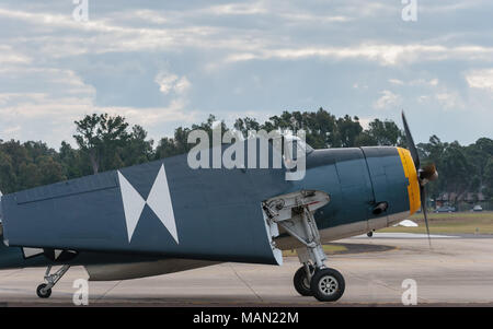 Grumman TBM-3R Avenger mit Flügeln ausgeklappt Stockfoto