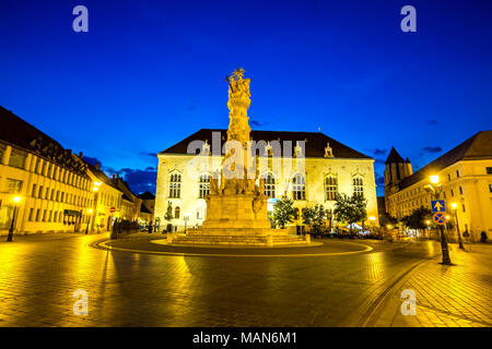 Nacht Foto der Heiligen Dreifaltigkeit Statue in Burg in der Altstadt von Buda, Budapest, Ungarn, Europa Stockfoto