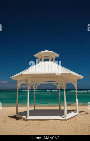 Hochzeit einrichten oder Altar auf tropische Karibik insel Stockfoto