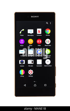 Varna, Bulgarien - November 25, 2015: Handy Modell Sony Xperia Z5 Premium wird IPS LCD kapazitiven Touchscreen, 23-MP-Kamera, und 2160x3840px Reso Stockfoto