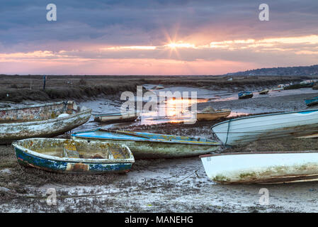 Morston Creek bei Sonnenaufgang bei Ebbe, Norfolk Stockfoto