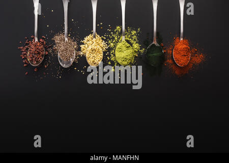 Super Essen Gesundheit Nahrung Auswahl in Löffel Stockfoto