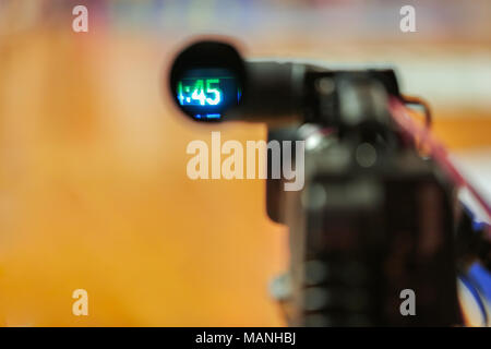 Professionelle Videokameras das Basketballspiel Stockfoto