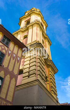 Glockenturm der Basilika von San Gervasio e Protasio in Rapallo, Italien Stockfoto