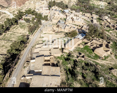 Luftbild des Dorfes Dana und seine Umgebung am Rande des Biosphärenreservat Dana in Jordanien, mit Drone Stockfoto