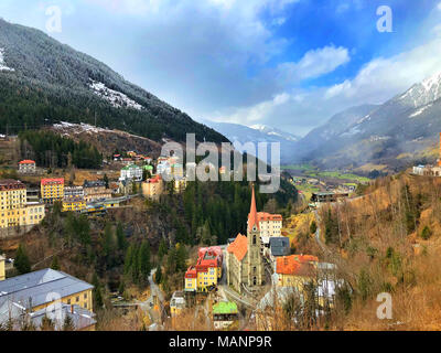 Bad Gastein im Frühjahr. Es ist eine österreichische Spa- und Skiort in den Hohen Tauern im Süden von Salzburg. Stockfoto