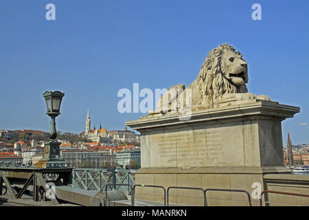 Blick auf den königlichen Palast von der Elisabeth Brücke über die Donau in die ungarische Hauptstadt Budapest Ungarn Stockfoto