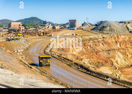 Big Transport Fahrzeug in riesigen, modernen Tagebau in Minas de Riotinto, Andalusien, Spanien Stockfoto