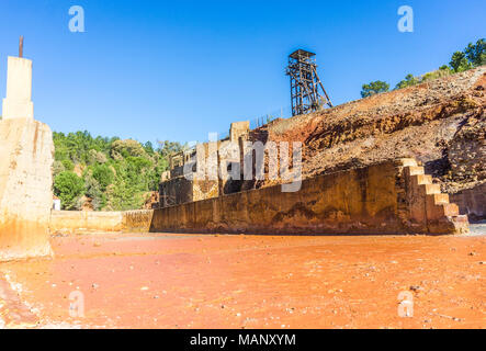 Bergbau Museum mit alten Welle in Pena del Hierro, Nerva, Huelva, Spanien Stockfoto