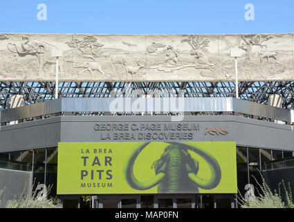 LOS ANGELES - 28. MÄRZ 2018: George C Page Museum an den La Brea Tar Pits. Innerhalb dessen, was einmal war die mexikanische Land Grant von der Rancho La Brea und Stockfoto