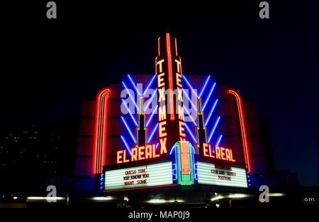 Das Aussere Des El Real Tex Mex Restaurant Houston Texas Usa Einem Alten Kino Komplett Mit Neonleuchten Stockfotografie Alamy