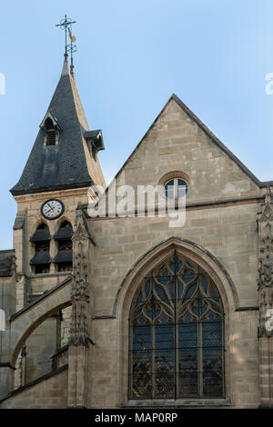 PARIS, FRANKREICH - 07. MAI 2011: Außenansicht der St.-Medard-Kirche IN der Rue Mouffetard im Quartier Latin Stockfoto