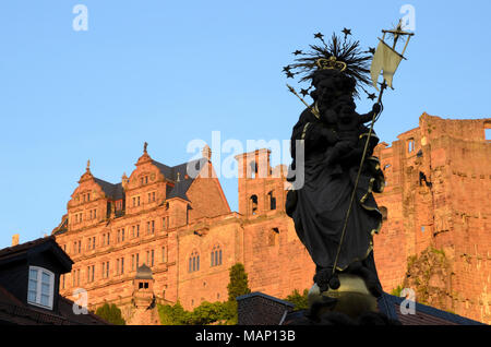 Kornmarkt mit Mariensäule und Blick aufs Schloss, Heidelberg, Baden-Württemberg, Deutschland Stockfoto