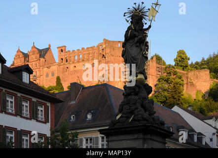 Kornmarkt mit Mariensäule und Blick aufs Schloss, Heidelberg, Baden-Württemberg, Deutschland Stockfoto