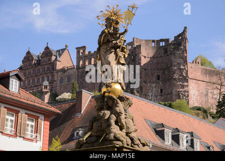 Kornmarkt mit Mariensäule und Blick aufs Schloss, Heidelberg, Baden-Württemberg, Deutschland Stockfoto