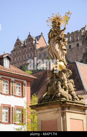 Kornmarkt mit Mariensäule und Blick aufs Schloss, Heidelberg, Baden-Württemberg, Deutschland Stockfoto