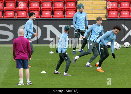 Von Manchester City Leroy Sane (rechts) und John Steine während des Trainings in Liverpool, Liverpool. Stockfoto