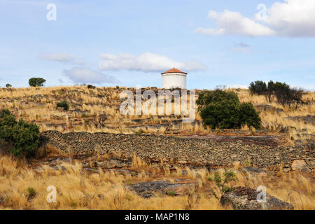 Ein Taubenschlag in der Nähe von Figueira de Castelo Rodrigo. Eine der am meisten isolierten Hochebenen in Portugal. Internationale Douro Naturpark Stockfoto