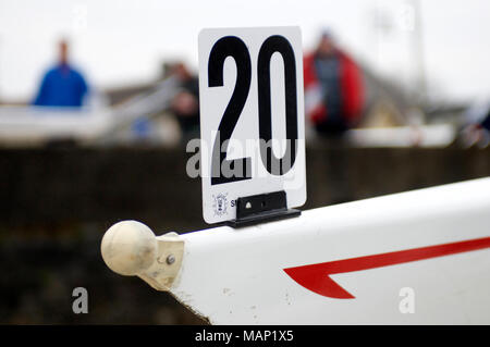 Ruderskull, Rennnummer 20, mit Bogenball. Stockfoto