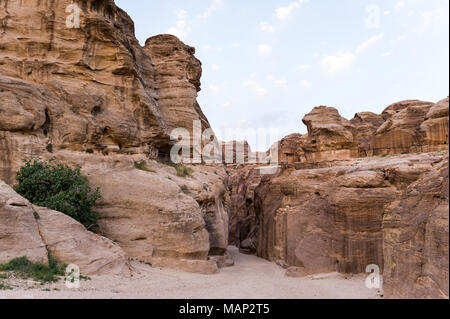 Petra ist eine historische und archäologische Stadt in der Südjordanischen Governatorats des Ma'an, berühmt für seine Felsen gehauenen Architektur ist. Stockfoto