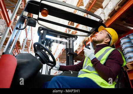 Lager Mover in Gabelstapler Stockfoto