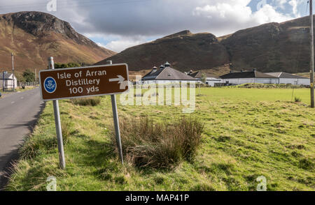 Externe Ansicht der Isle of Arran Distillery, Lochranza, Schottland, Großbritannien. Stockfoto