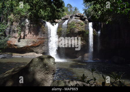 Nam Tok Haew Suwat (Haew Suwat Wasserfall) in den Khao Yai Nationalpark. Der Wasserfall in dem Film 'The Beach' Stockfoto