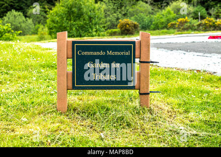 Inverness/Schottland - 31 Mai 2017 :: Schild einladend zum Garten für Tribute. Stockfoto